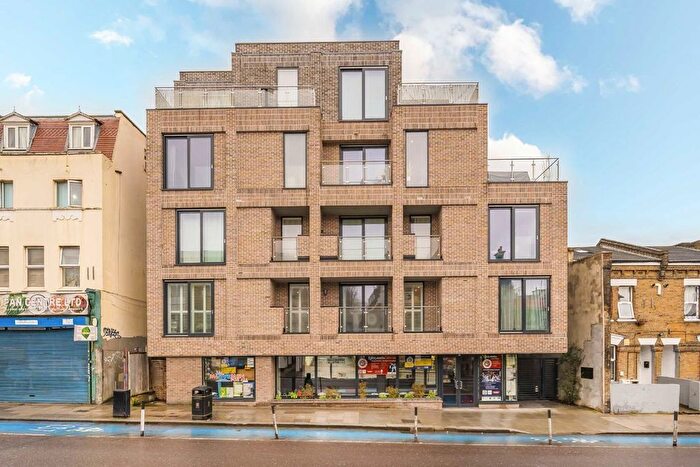 2 Bedroom Flat For Sale In Upper Tooting Road, London, SW17