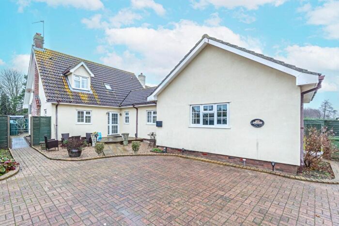 3 Bedroom Detached House For Sale In Low Road, Haddiscoe, NR14