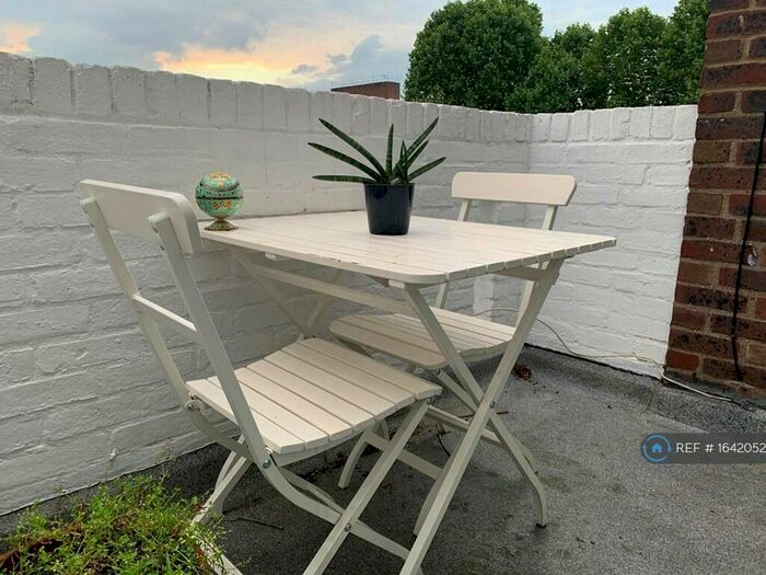 3 Bedroom Maisonette To Rent In Groome House, London, SE11