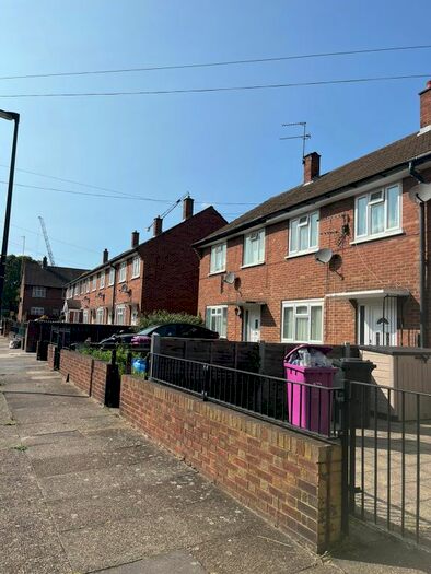 4 Bedroom Flat To Rent In Franklin Street, Bow/Bromley-By-Bow, E3