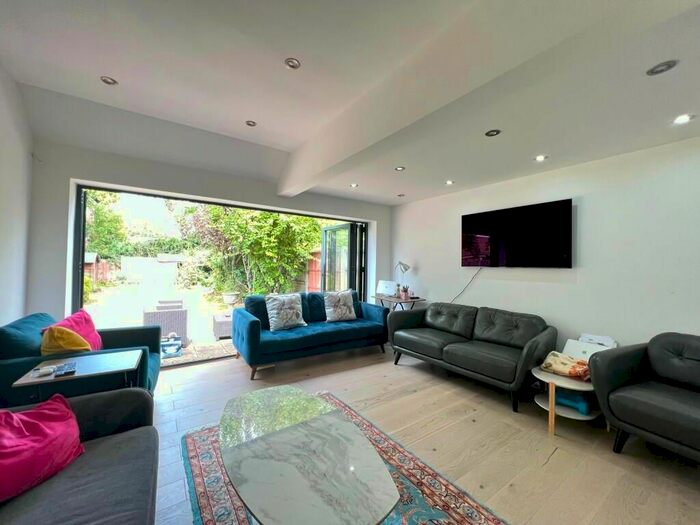 3 Bedroom Bungalow To Rent In Chestnut Grove, Hainault, Ilford, IG6