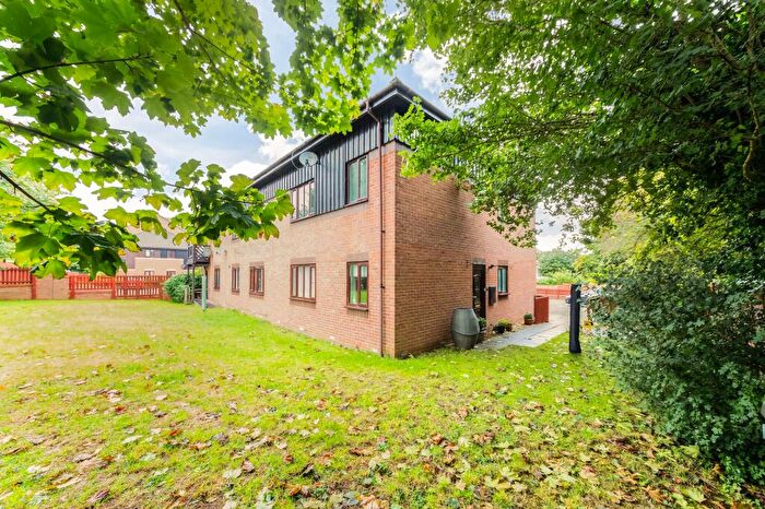 2 Bedroom Flat For Sale In Roebuck Court, Didcot, OX11