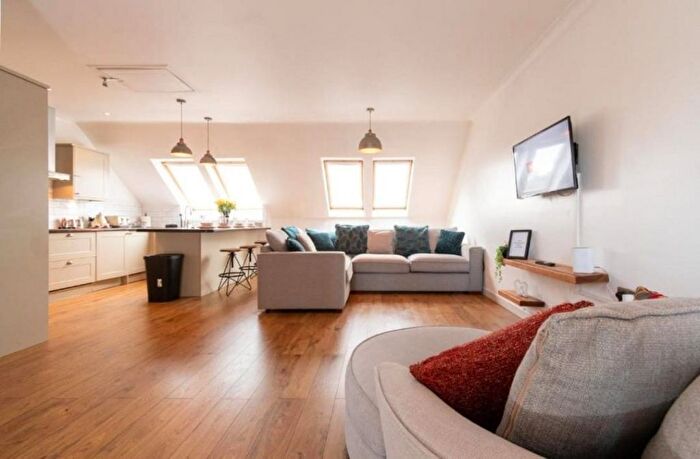 3 Bedroom Flat For Sale In Turlow Court, Leeds, LS9