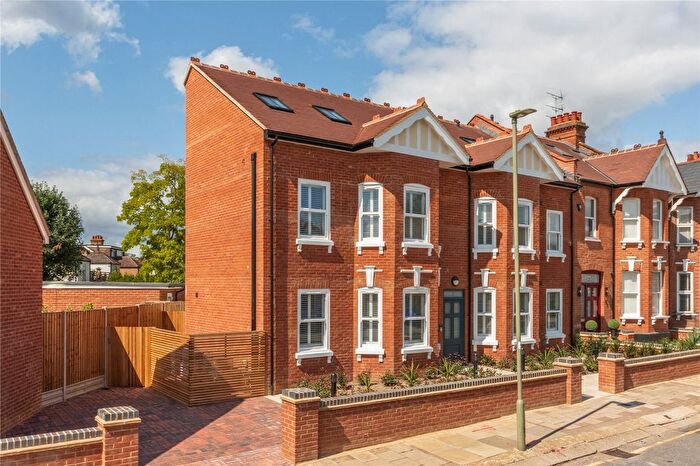 2 Bedroom Flat For Sale In Hale Grove Gardens, Mill Hill, Barnet, NW7