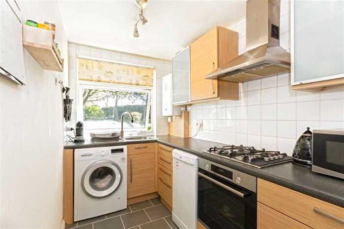 1 Bedroom Flat To Rent In Harrowdene Gardens, Teddington, TW11