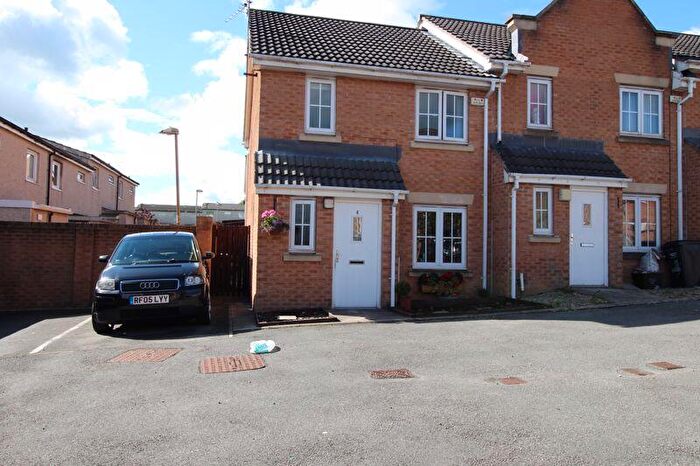 3 Bedroom Property For Sale In Skirden Court, Illingworth, HX2