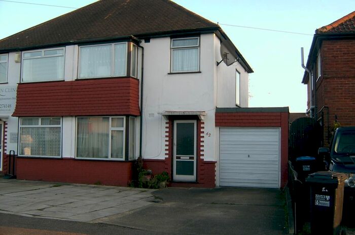 3 Bedroom Semi-Detached House To Rent In Crawford Road, Hatfield, AL10