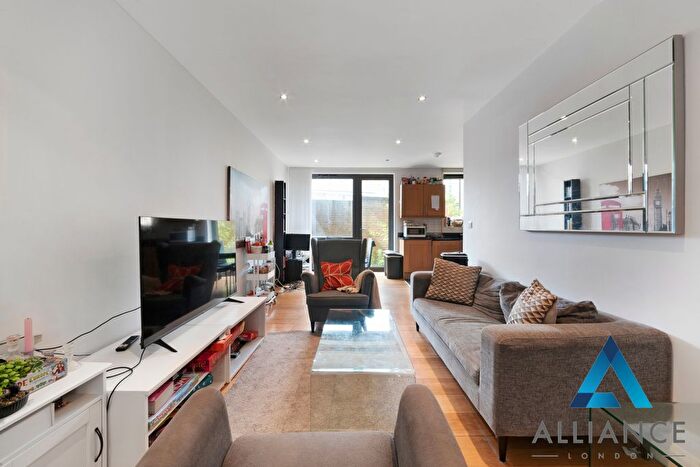 4 Bedroom Terraced House To Rent In London, Bow, E3