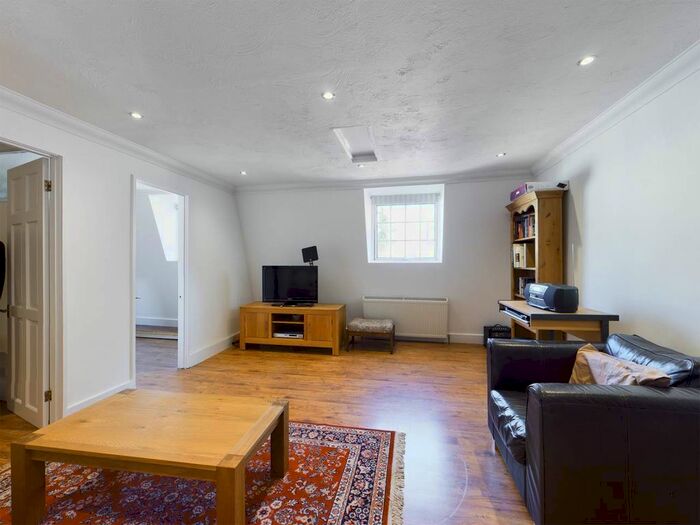 1 Bedroom Flat To Rent In Gerrard Street, London, W1D