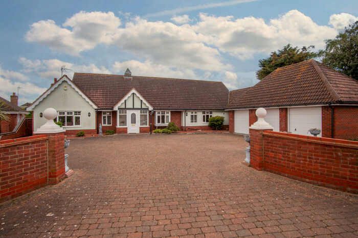 5 Bedroom Detached Bungalow For Sale In Oaktree Drive, Eyke Woodbridge, IP12