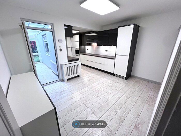 4 Bedroom Terraced House To Rent In Rochester Avenue, Rochester, ME1