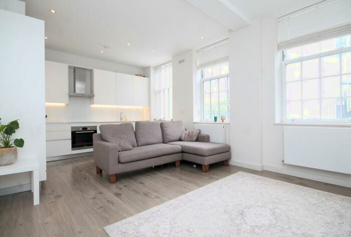 2 Bedroom Flat To Rent In Rundell Crescent, Hendon Central, NW4
