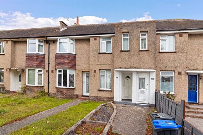 2 Bedroom Flat To Rent In South Farm Road, Worthing, BN14