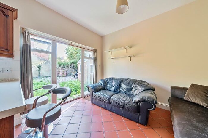 1 Bedroom Apartment To Rent In Baker Street, Reading, RG1