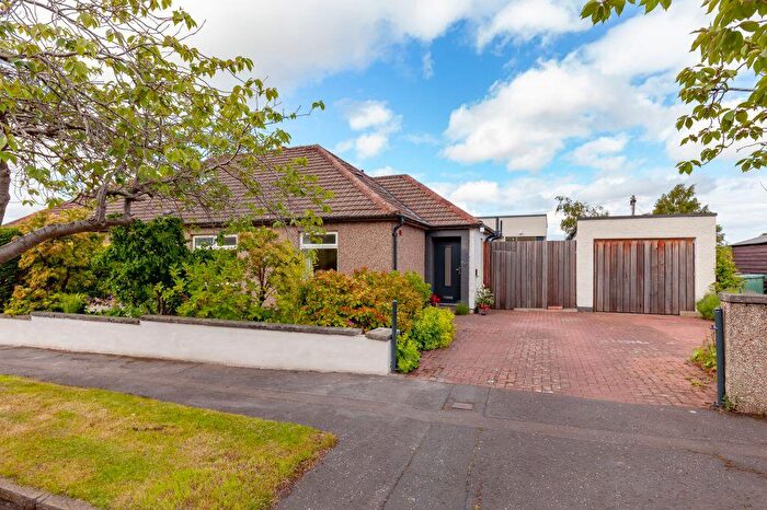 3 Bedroom Detached Bungalow For Sale In Campbell Park Drive, Edinburgh, EH13