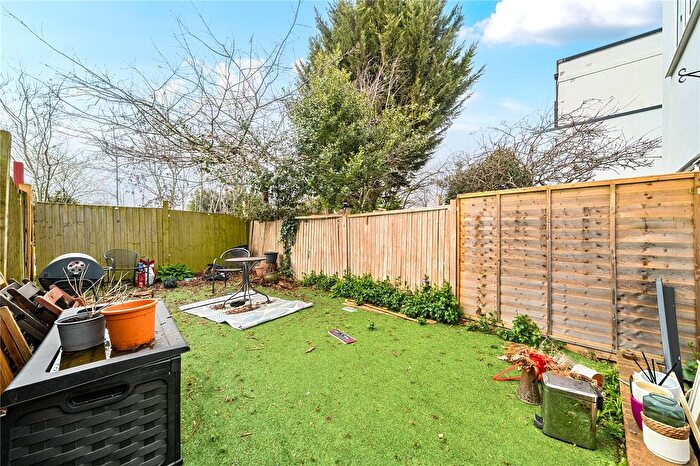 1 Bedroom Flat For Sale In South Norwood Hill, London, SE25