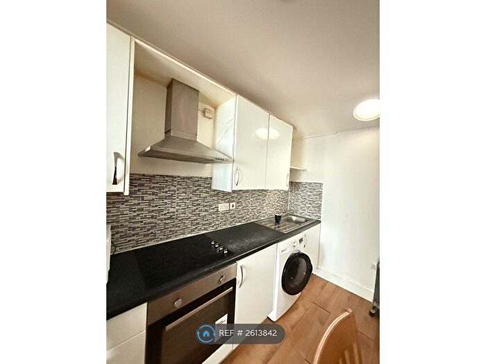 1 Bedroom Flat To Rent In Hounslow, Hounslow, TW3