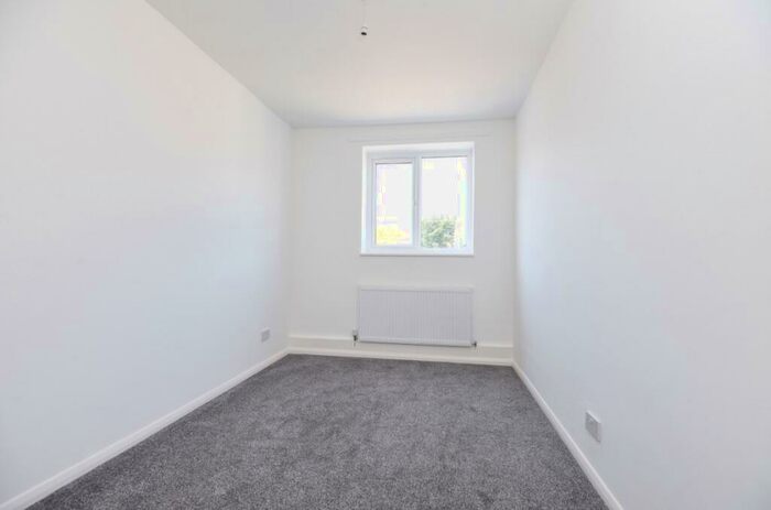 2 Bedroom Flat To Rent In Knighton Park Road London, SE26