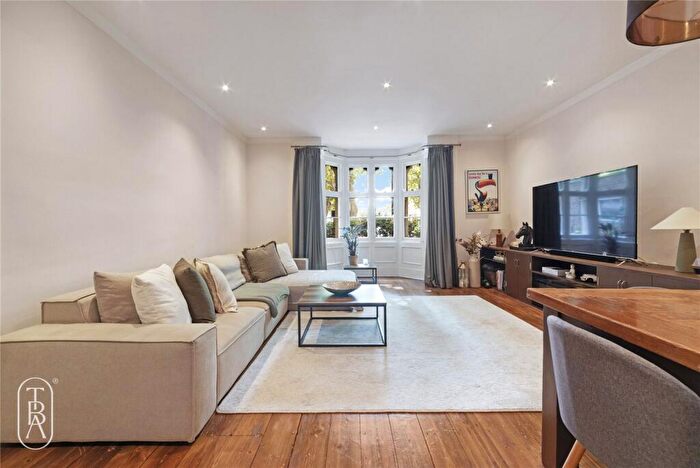2 Bedroom Apartment For Sale In Bethnal Green Road, London, E2