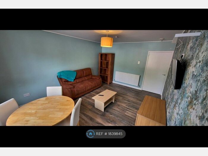 2 Bedroom Flat To Rent In Tollcross Road, Glasgow, G32