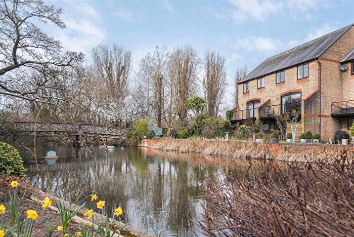 3 Bedroom Town House For Sale In Heron Island, Caversham, Reading, Berkshire, RG4