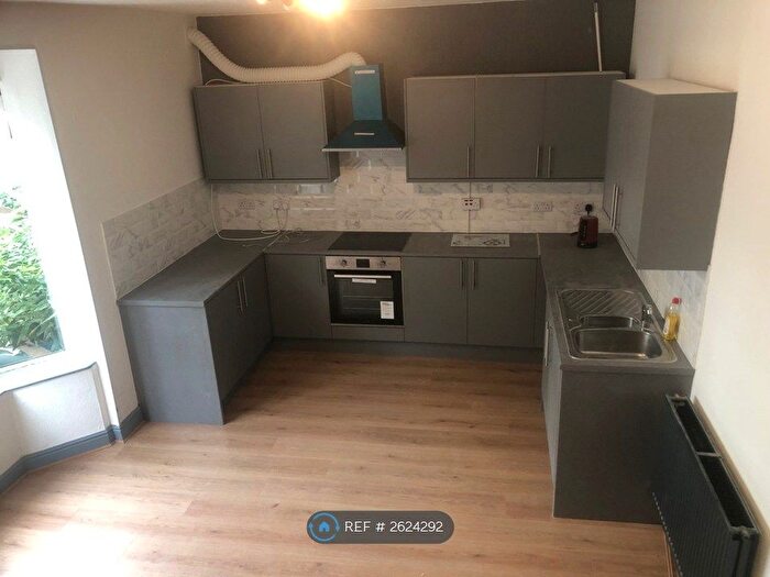 4 Bedroom End Of Terrace House To Rent In Haslemere Avenue, Hull, HU5