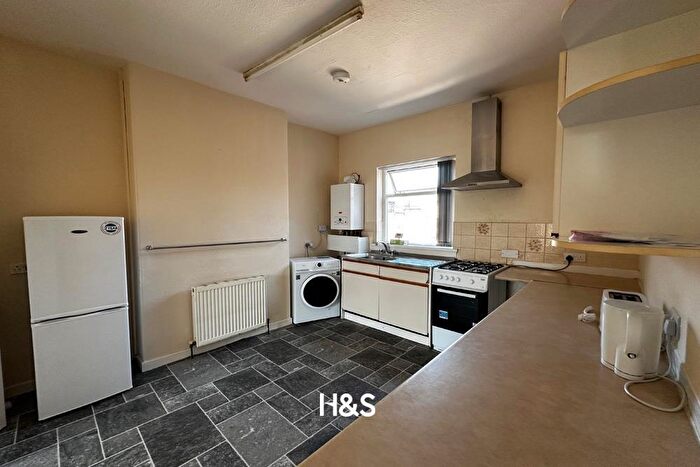 2 Bedroom Flat To Rent In Evelyn Road, Birmingham, B11