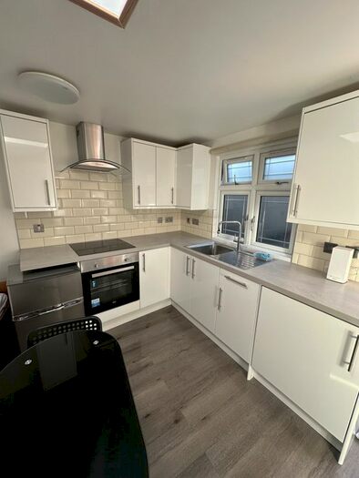 Studio To Rent In Holly Grove, London, NW9