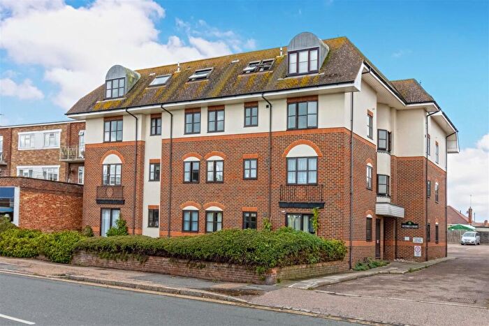 2 Bedroom Flat To Rent In South Street, Lancing, BN15