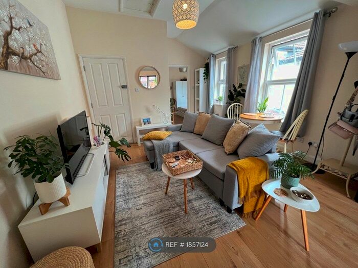 1 Bedroom Flat To Rent In London Road, Westcliff-On-Sea, SS0