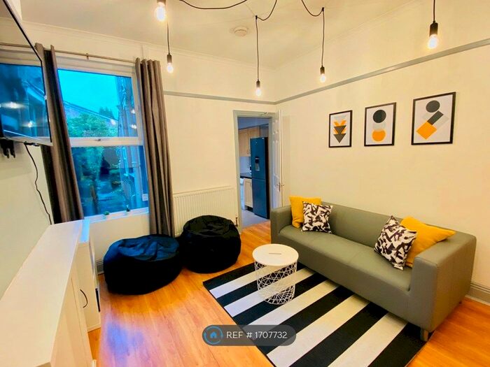 4 Bedroom Terraced House To Rent In Hearsall Lane, Coventry, CV5