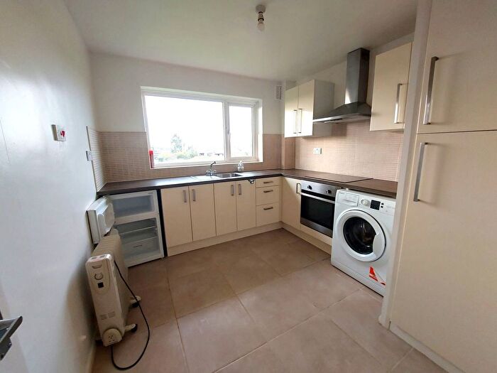 1 Bedroom Flat To Rent In St. Peters Close, Ilford, IG2