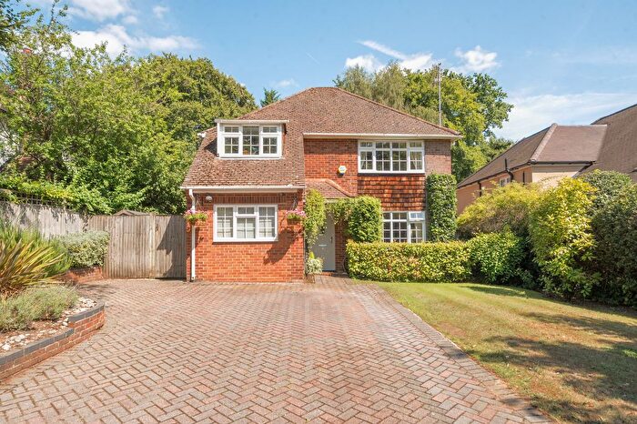 4 Bedroom Detached House For Sale In Avenue Road, Farnborough, GU14
