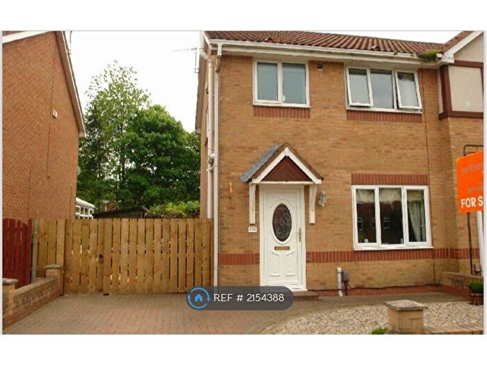 3 Bedroom Semi-Detached House To Rent In Chaucer Close, Gateshead, NE8