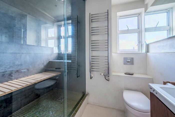 2 Bedroom Flat To Rent In Windmill Walk, Waterloo, London, SE1