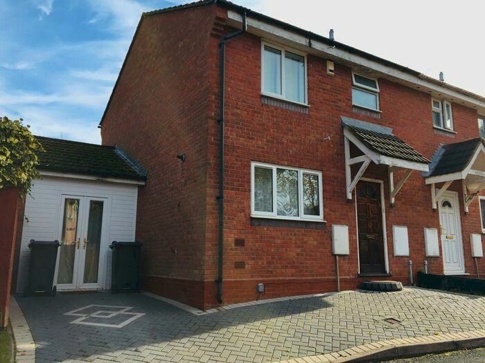 3 Bedroom End Of Terrace House To Rent In Centenary Close, Birmingham, B31