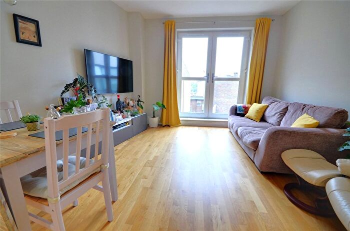 1 Bedroom Flat To Rent In Christopher Road, East Grinstead, West Sussex, RH19