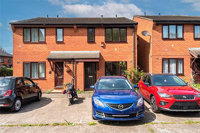 1 Bedroom Flat To Rent In Campbell Close, London, SW16