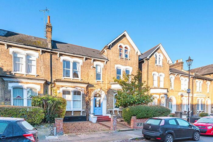 2 Bedroom Flat For Sale In Tyrwhitt Road, Brockley, London, SE4