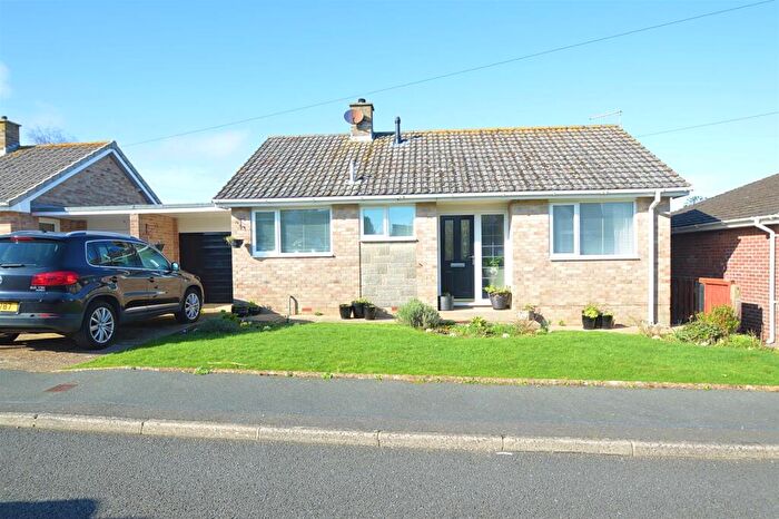 2 Bedroom Semi-Detached Bungalow For Sale In Quiet Cul-de-sac * Lake, PO36