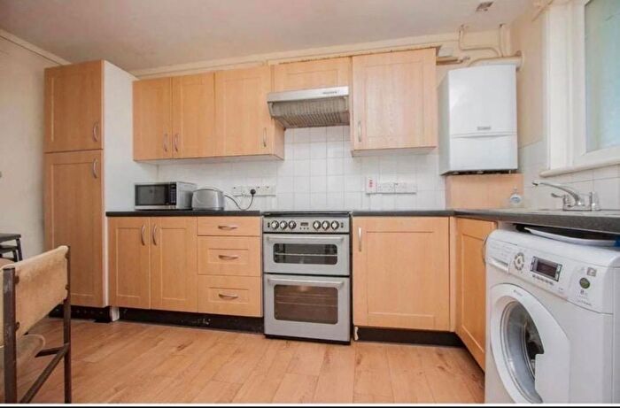 3 Bedroom Flat To Rent In Shirley Road, London, E15