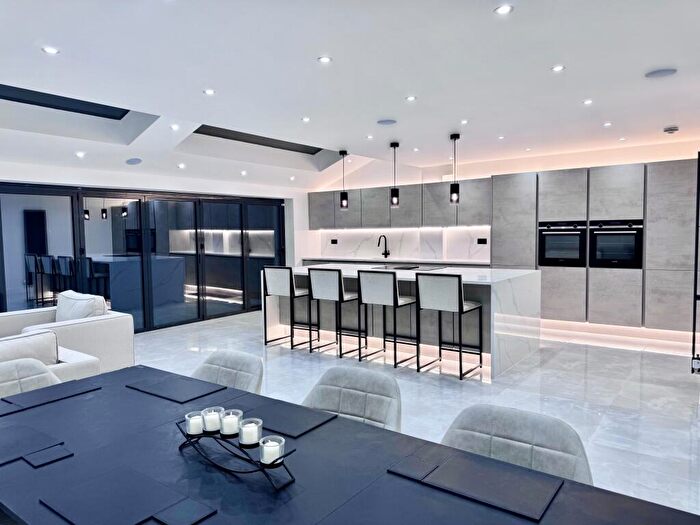 5 Bedroom Semi Detached House For Sale In Helena Road, London, NW10