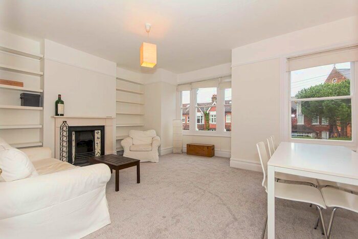3 Bedroom Flat To Rent In Telford Avenue, London, SW2