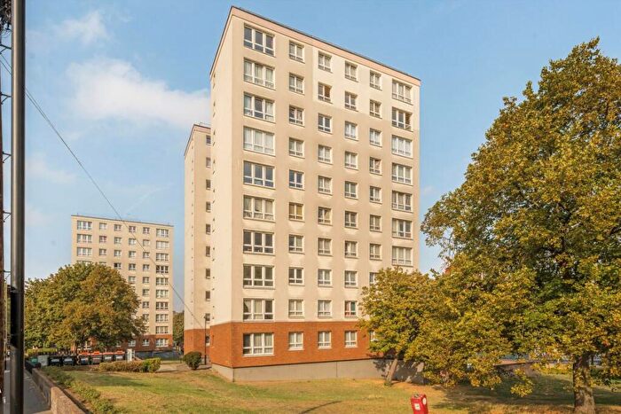 2 Bedroom Flat To Rent In Wick Road, Hackney, E9