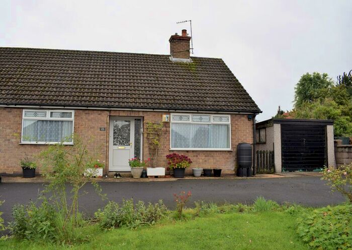 2 Bedroom Bungalow For Sale In School Lane, Snitterby, DN21