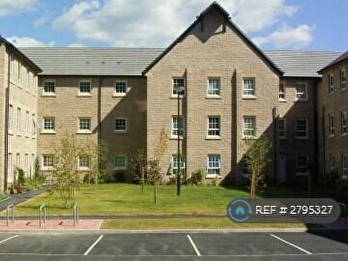 2 Bedroom Flat To Rent In Gale Close, Littleborough, OL15
