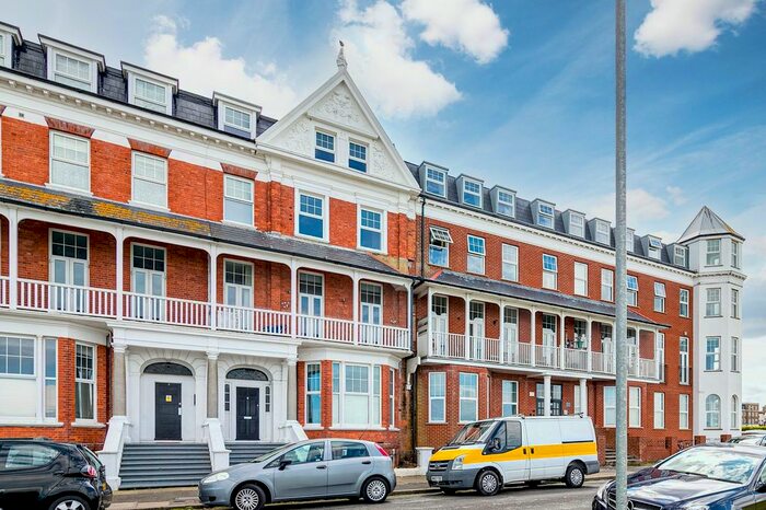 1 Bedroom Flat To Rent In Lewis Crescent, Cliftonville, CT9