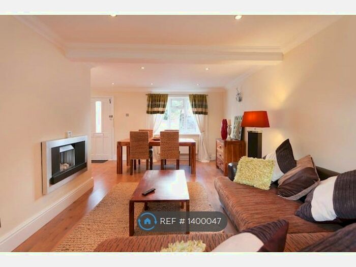 3 Bedroom Semi-Detached House To Rent In Market Place, Belton, Loughborough, LE12