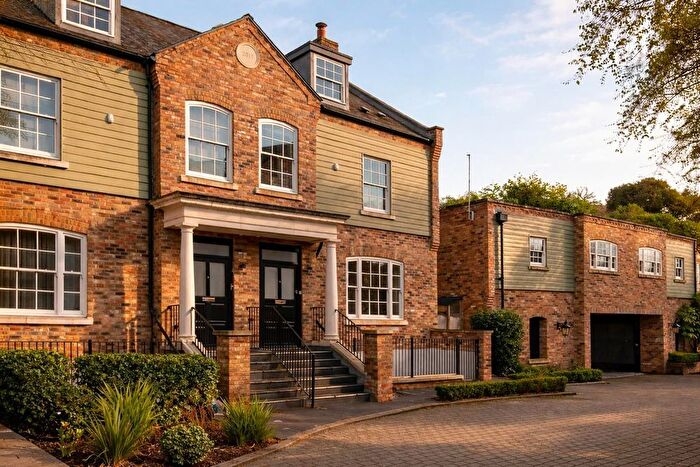 5 Bedroom End Of Terrace House For Sale In White Horse Close, Hertingfordbury, SG14