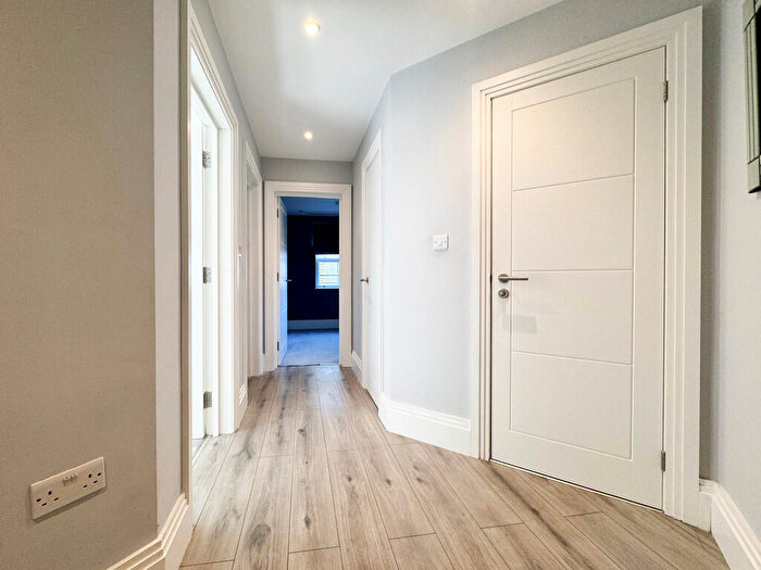 2 Bedroom Apartment To Rent In Bell Lane, Brookmans Park, AL9